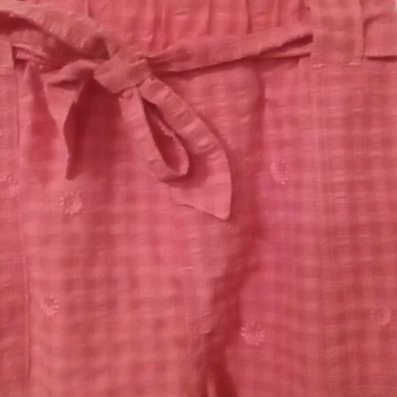 Womens Pink checkered shorts with embroidered flowers size XL - Picture 7 of 8